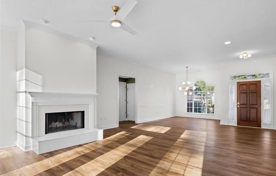 Family room - 198 Harbour Ln