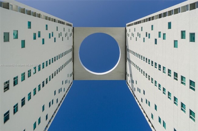 Building Photo - 500 Brickell Ave