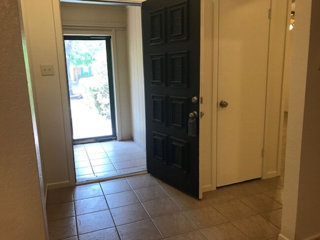 Building Photo - 5249 Meadowick Ln