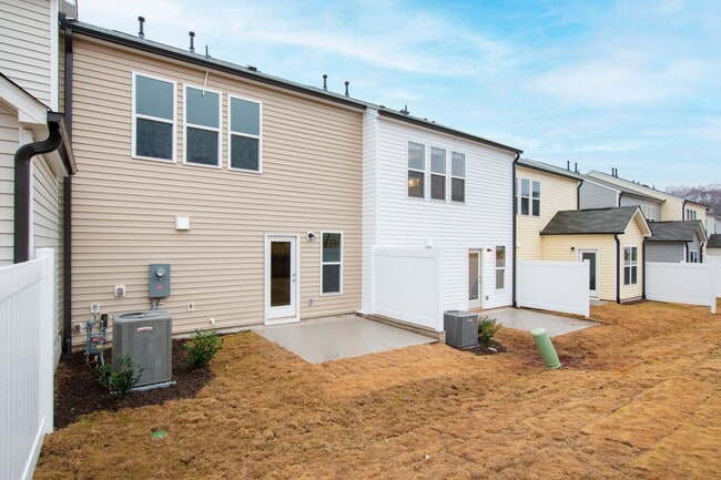 Building Photo - Well Appointed 3-Bedroom Townhome in Durham!