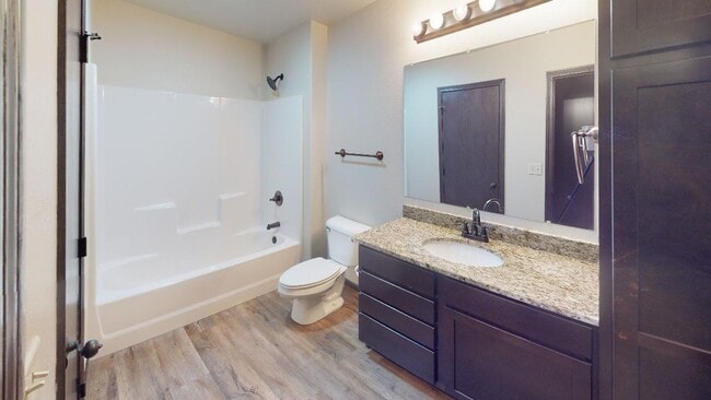 Building Photo - Stunning 3 Bed / 2 Bath Townhome in Northern Lights
