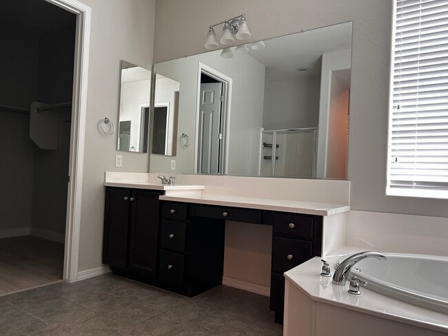 Building Photo - 11133 E Tumbleweed Ave