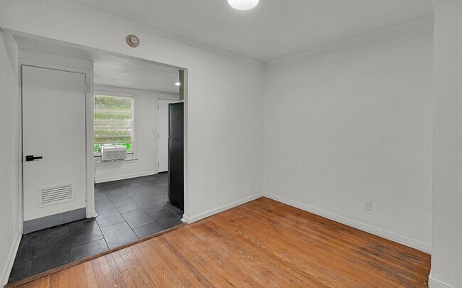 Building Photo - 3701 Parkwood St
