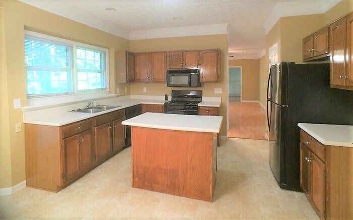 Building Photo - 2213 McQuiston Dr