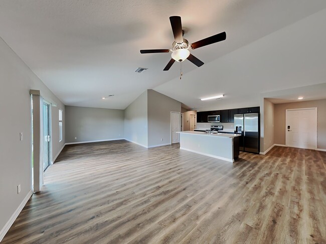 Building Photo - 515 SW 21St Ln