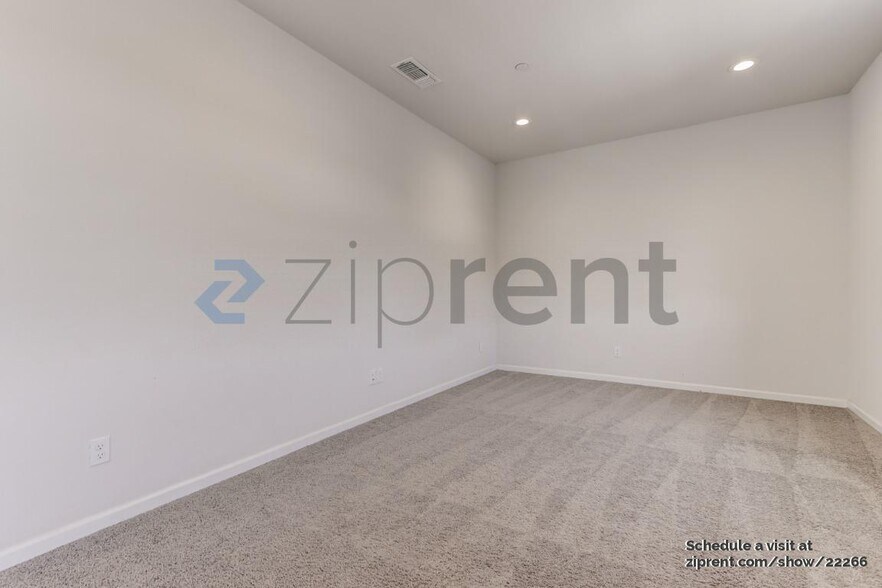Building Photo - 1523 Oliveira Dr