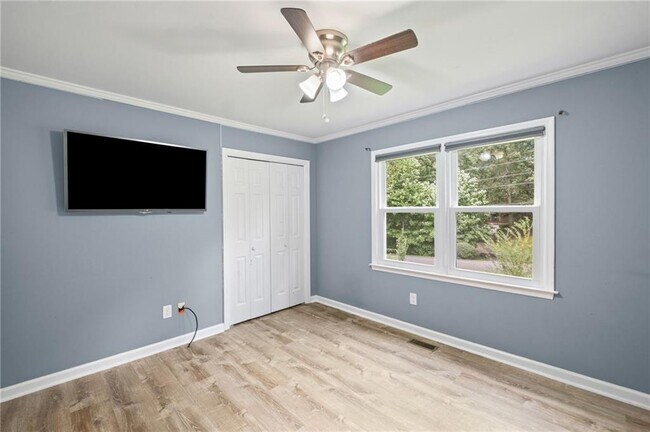 Building Photo - 3535 Stonewall Dr NW