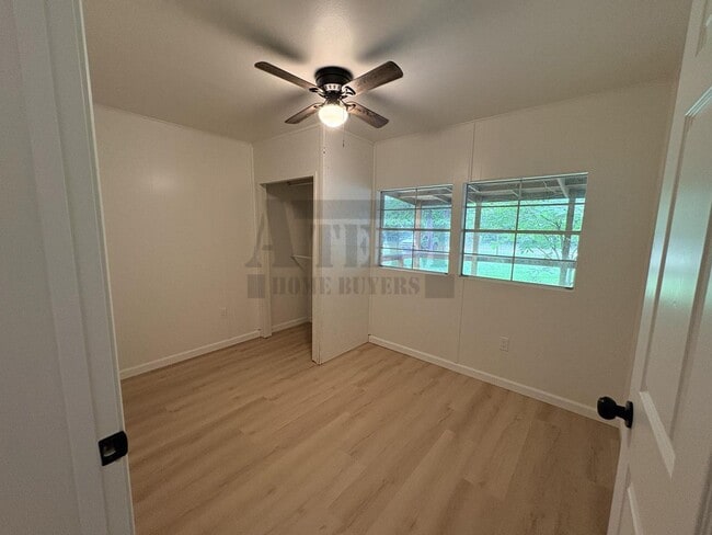 Building Photo - Beautifully updated 2-bedroom, 2-bathroom home