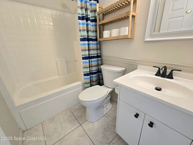 Building Photo - 4445 Greenhill St