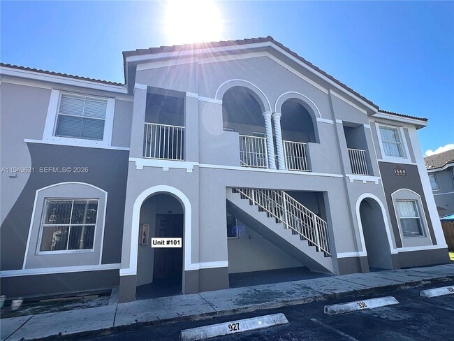 Building Photo - 1660 SE 29th St