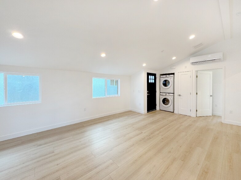 Building Photo - 4461 Farquhar Ave