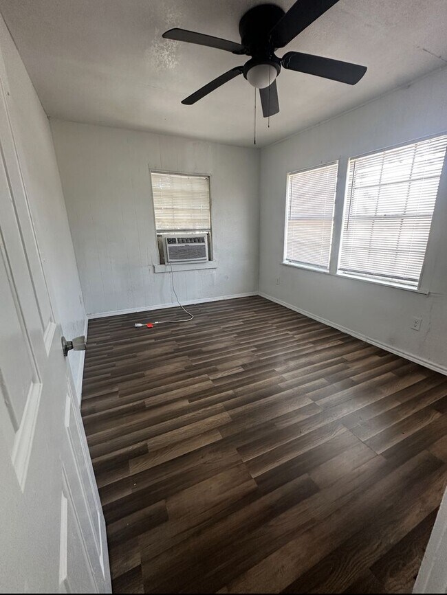 Primary Photo - 3 bedroom/1 bathroom House In Copperas Cove