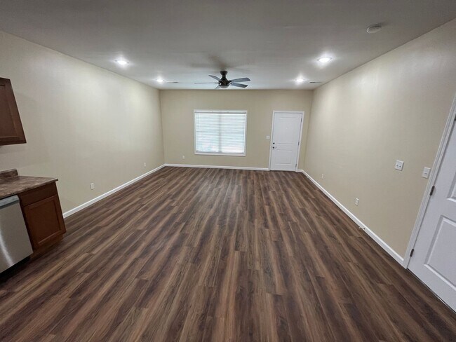 Building Photo - Wiese 141,143,145