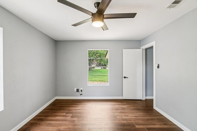 Building Photo - 755 E Bellville St