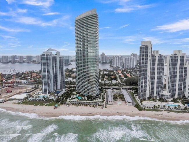 Building Photo - 18975 Collins Ave