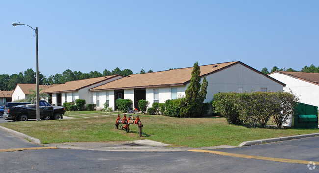 Building Photo - Sand Dunes Apartments