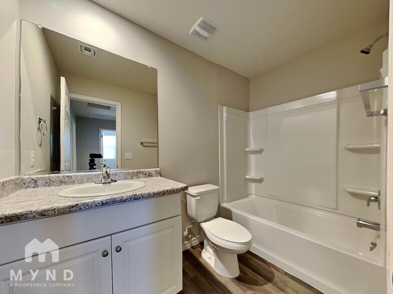 Building Photo - 5420 W Albeniz Pl