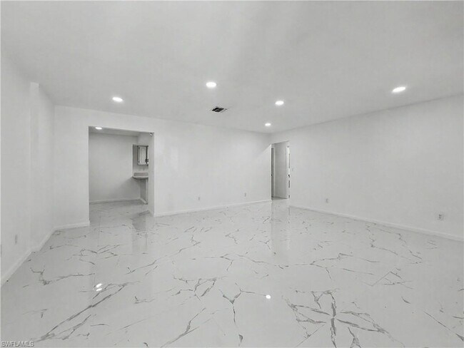 Building Photo - 2101 Hibiscus Rd
