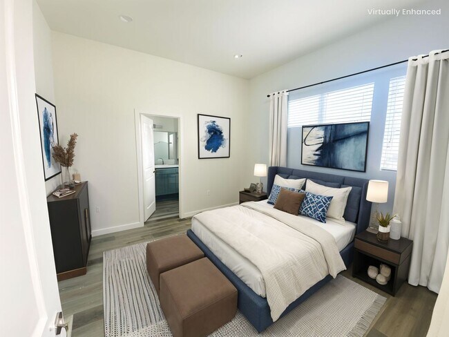 Building Photo - 2409 1/2 Ridgeley Dr