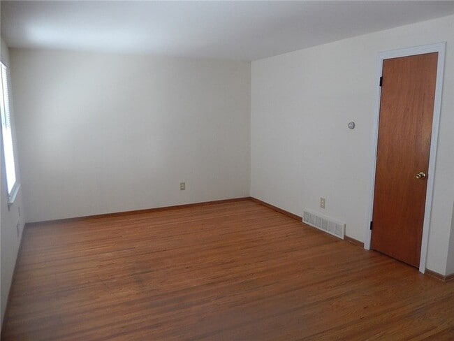 Building Photo - 214 E Spruce St