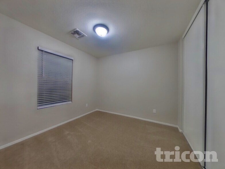 Building Photo - 15923 N 169th Dr