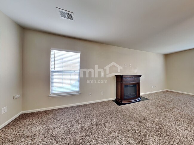 Building Photo - 417 Green Park Ln