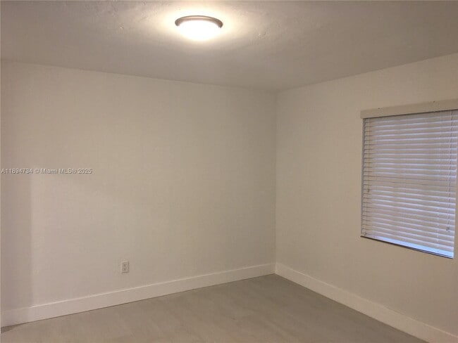 Building Photo - 19 Sidonia Ave