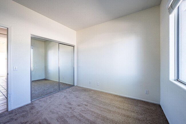 Building Photo - 689 Carnation St
