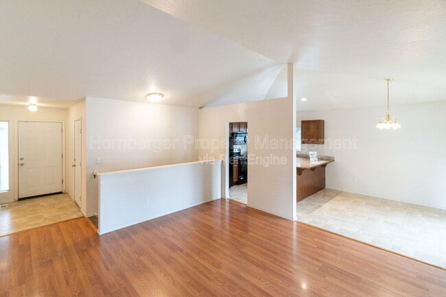 Building Photo - 621 S Bowdish Rd