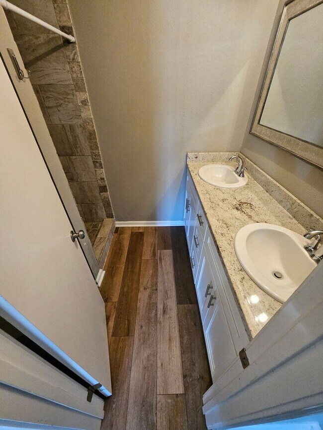 Building Photo - 914 S Tenth Street