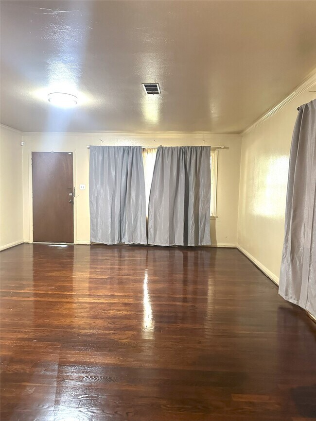 Building Photo - 4849 Larkspur St