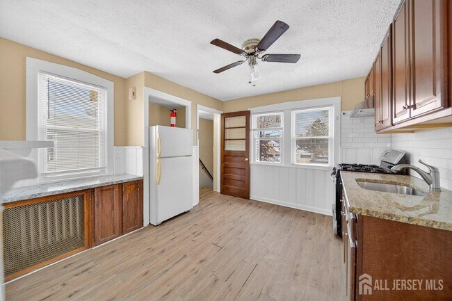 Building Photo - 1167 Green St