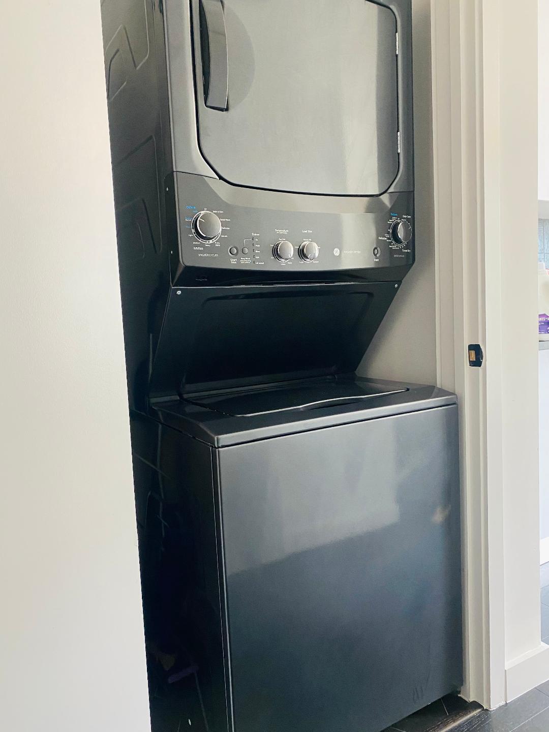 Building Photo - 800 Embassy Dr