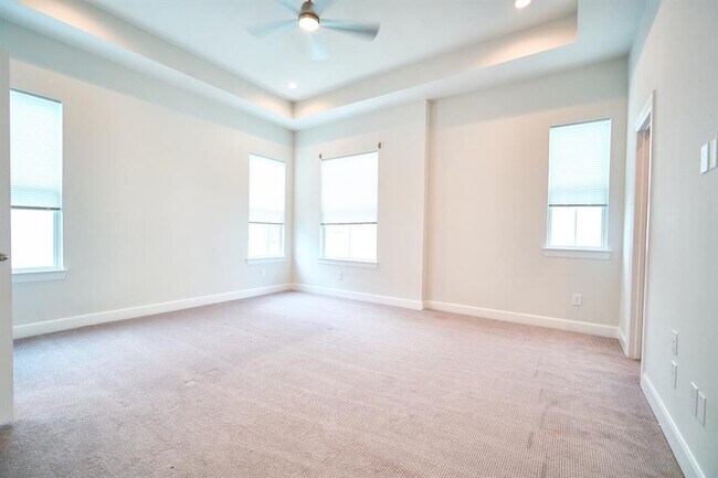 Building Photo - 2802 Grand Fountains Dr