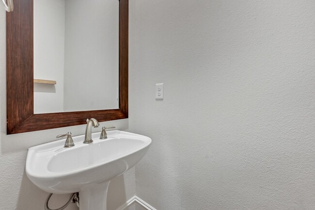 Building Photo - 5731 Kiam St