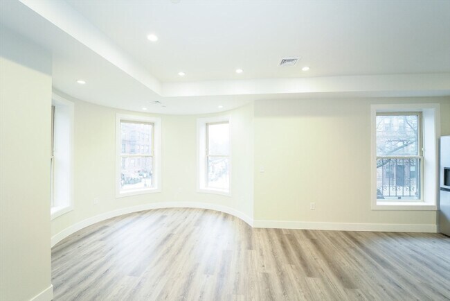 Building Photo - 424 Marlborough St