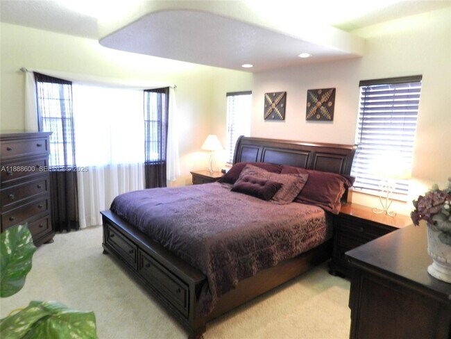 Building Photo - 210 La Costa Ct