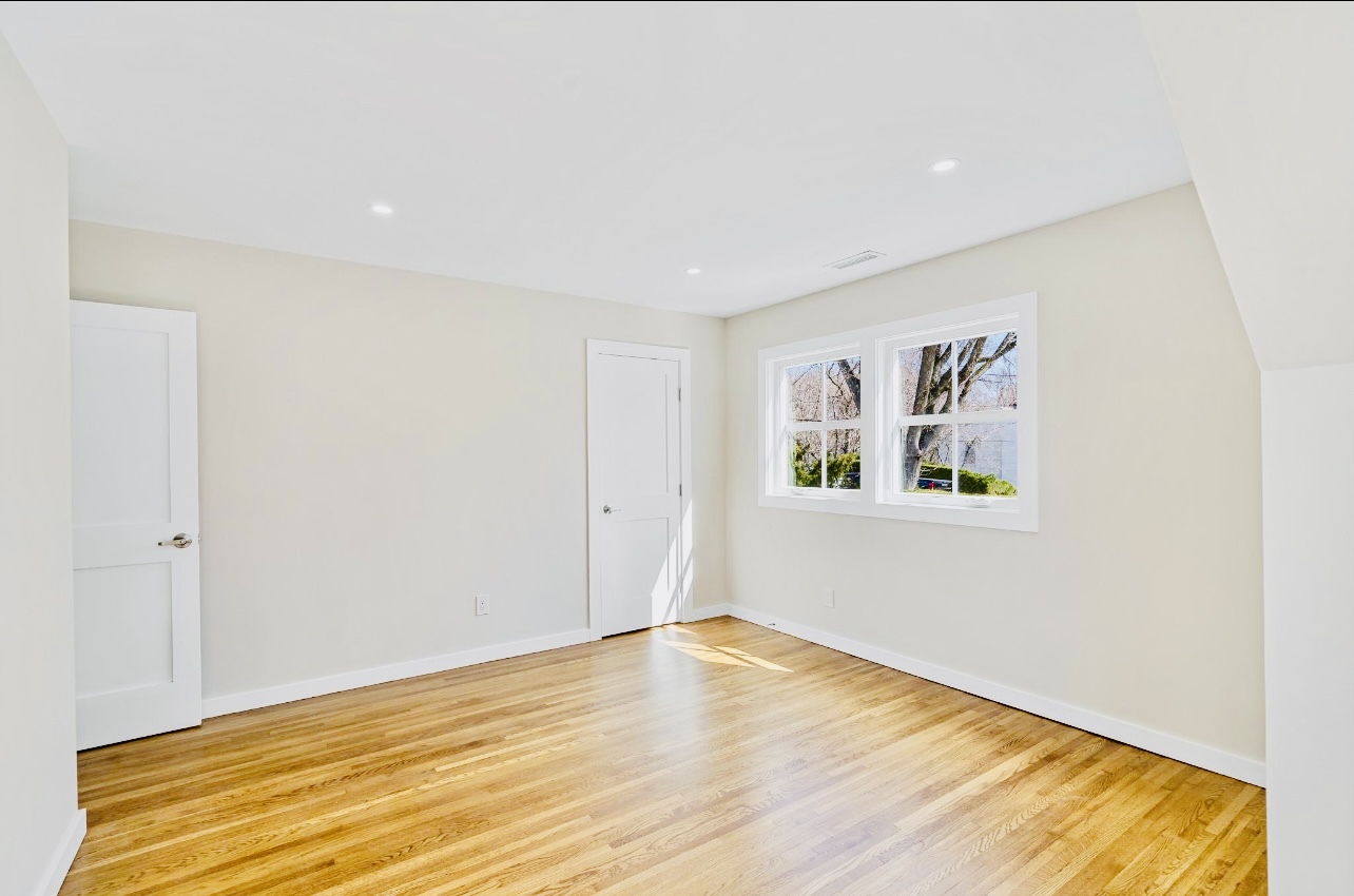 Building Photo - 136 Nelson Ave