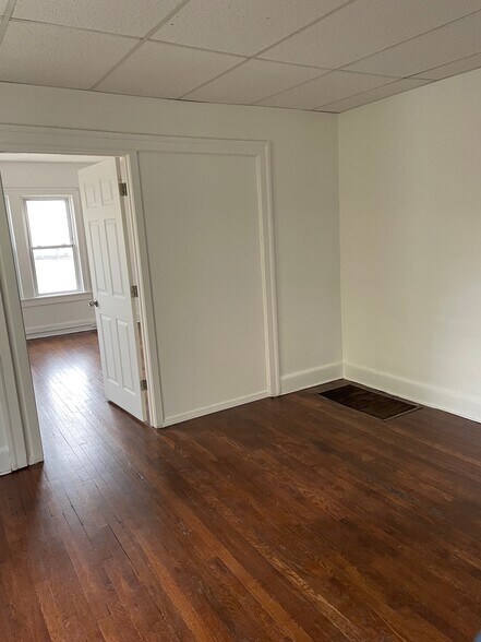 Building Photo - 43 Mendelssohn St