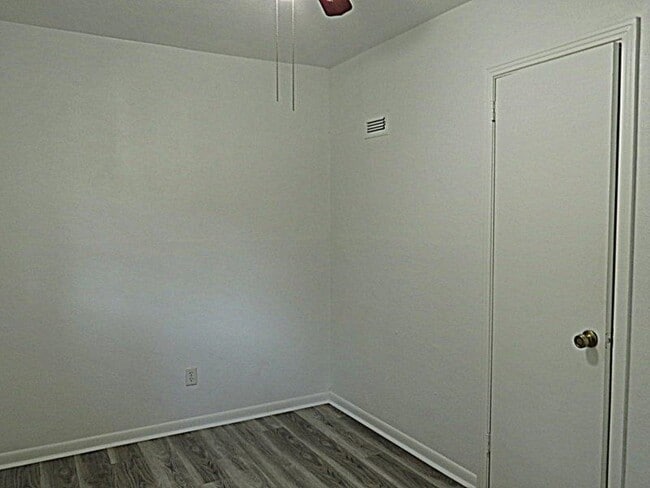 Building Photo - 1714 Hall Dr