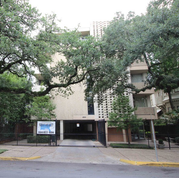 Building Photo - 2511 St Charles Ave