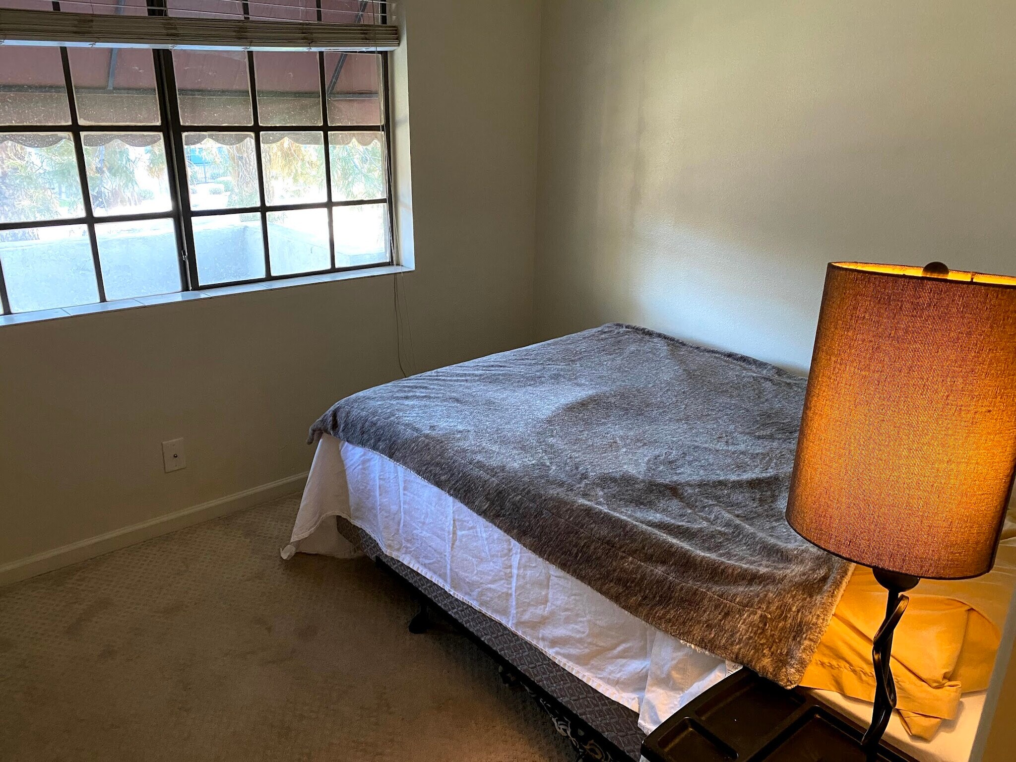 Building Photo - 1504 W La Jolla Dr