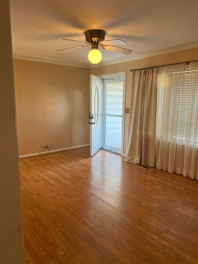 Building Photo - 108 Circle Dr