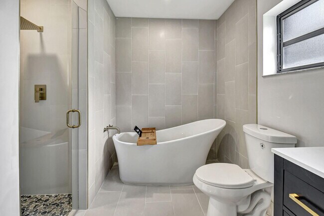 Building Photo - 4705 Fountains Dr S