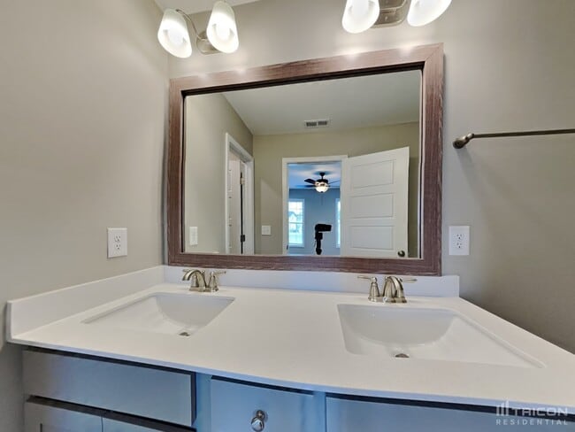 Building Photo - 121 Fish Whistle Ct