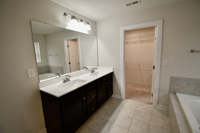Building Photo - 7111 Waterwheel St SW