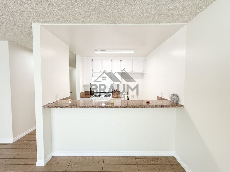 Building Photo - 6612 Sylmar Ave