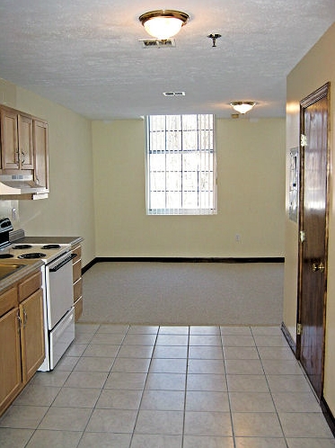 Kitchen - The Residence at the Falls