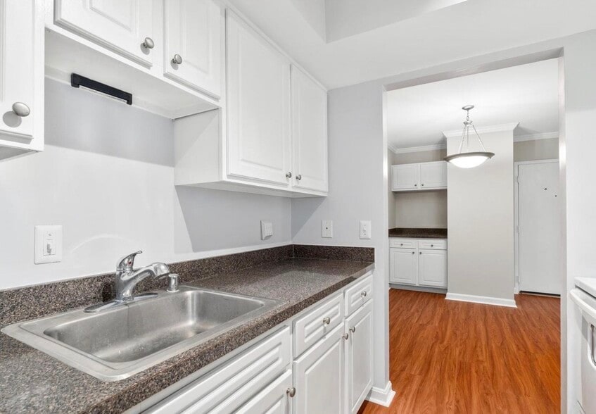 Building Photo - 18334 Streamside Dr