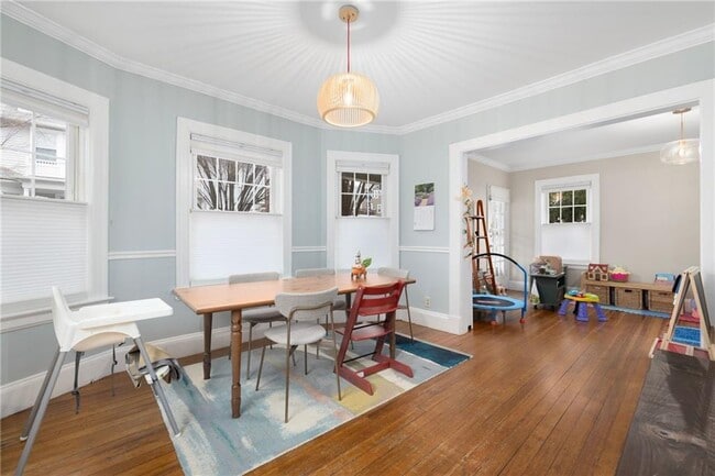 Building Photo - 422 Wayland Ave